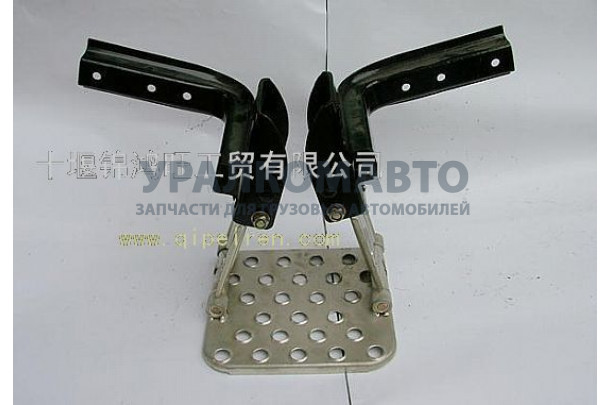подножка левая/правая (ступень нижняя) подвесная DONG FENG 8405459-C0100